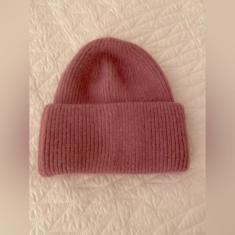 NWT PAUL STEWART Beanie